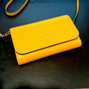 EUC Tory Burch Clutch Wallet